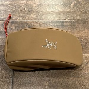 アークテリクスゴーグルケースpowder face case arc’teryx Arc'teryx Powderface Case | | CampSaver.com